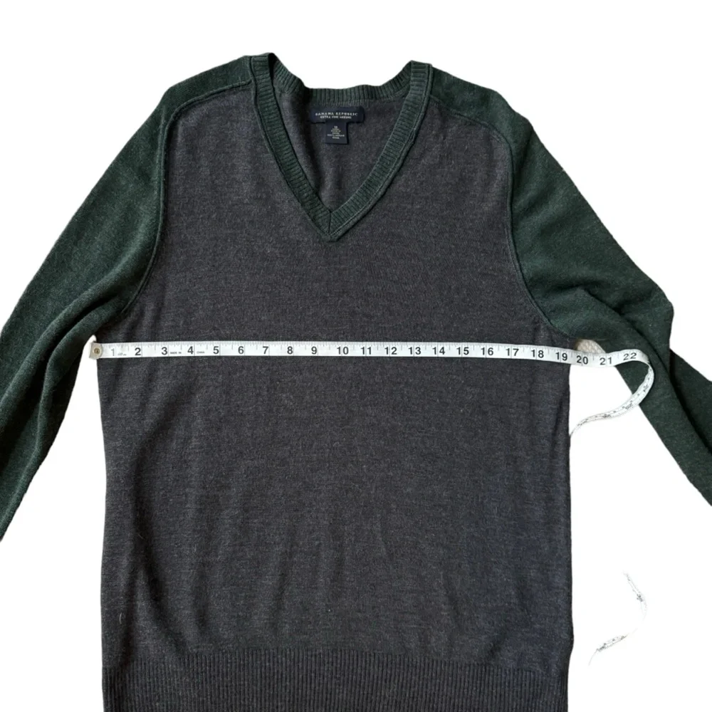Banana Republic Mens Grey & Green Merino Wool V-Neck‎ Knitted Sweater Size M